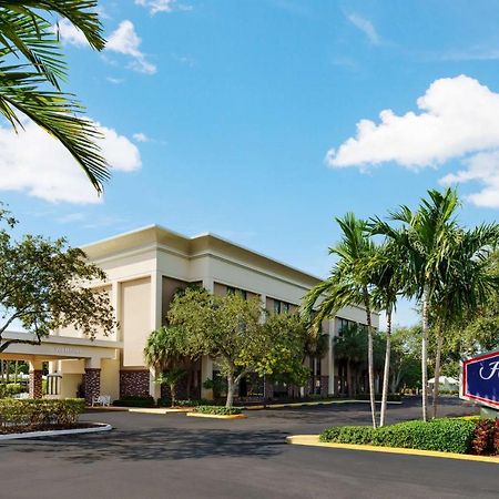 Hampton Inn Ft. Lauderdale-Cypress Creek Fort Lauderdale Exterior photo