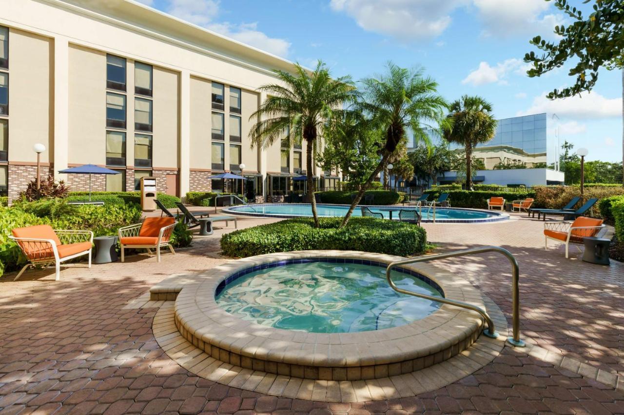 Hampton Inn Ft. Lauderdale-Cypress Creek Fort Lauderdale Exterior photo